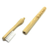 Sur un fond blanc, une brosse à dent rechargeable