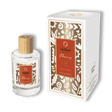 Sur un fond transparent un flacon de l'eau de toilette Precious de la marque Siobhan et son étui en carton