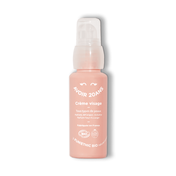 Pochon soins visage jeune femme