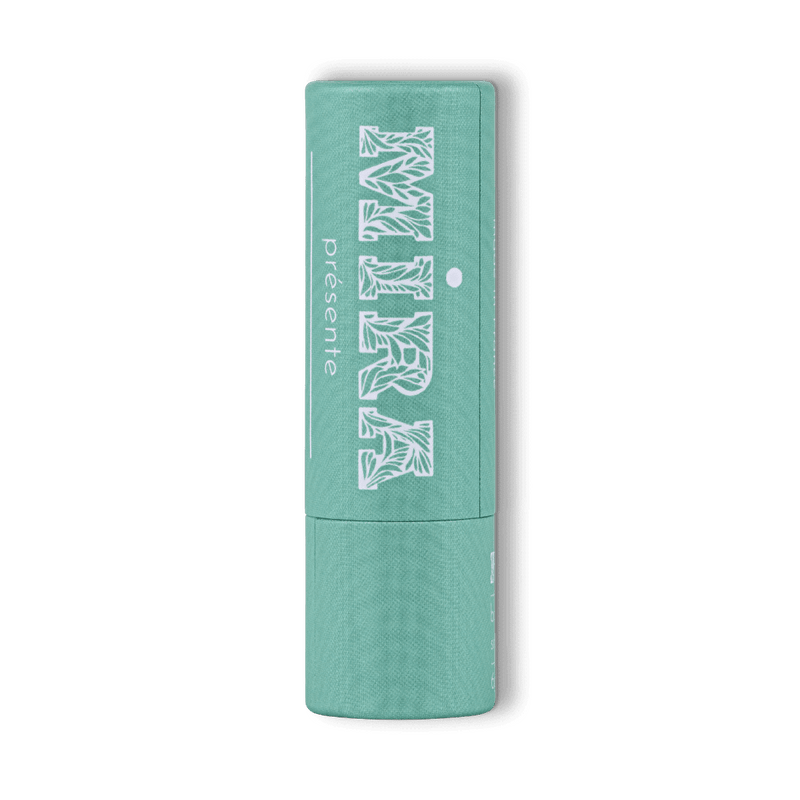 Sur fond transparent un stick à lèvres de la marque My Mira