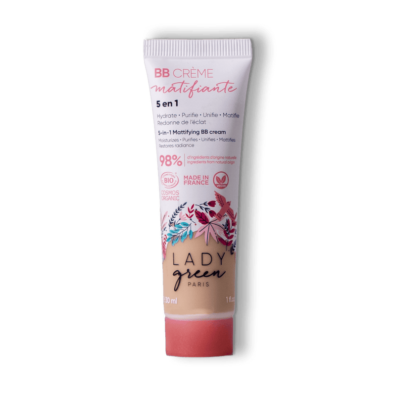 Sur fond transparent un tube de BB crème de la marque Lady Green