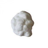 Sur fond blanc, la texture de la mousse nettoyante Lady Green